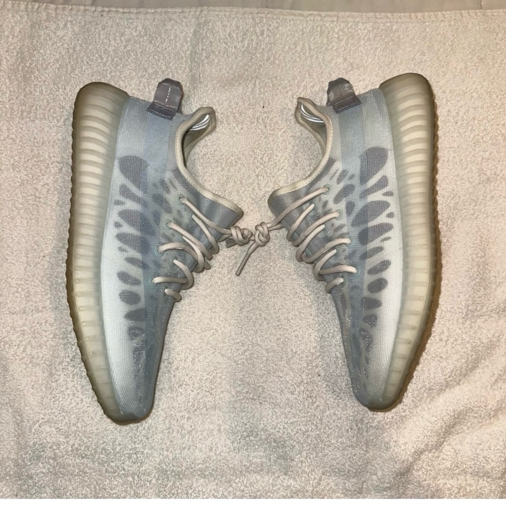 Yeezy Boost V2. Men’s 11. Monice. Excellent condition. Worn twice. Box included.